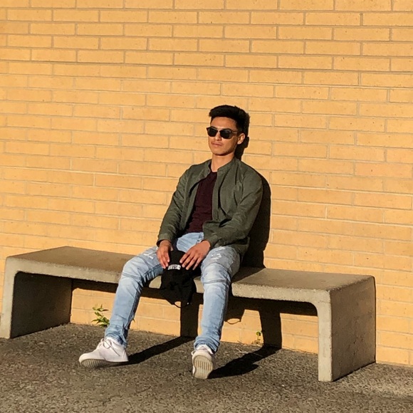 Meet your Posher, Carlos - Picture 1 of 1